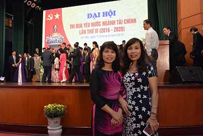 Lãnh đạo VVFC chụp ảnh kỷ niệm với Bà Nguyễn Thị Thúy Nga - Phó Cục trưởng - Cục Quản lý giá